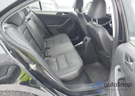 2017 Volkswagen Jetta 1.4T Se z USA, uszkodzony, nr VIN 3VWDB7AJ2HM220435